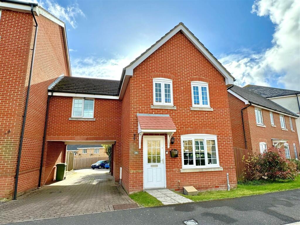 3 bedroom link detached house for sale in Thyme Avenue Whiteley, PO15