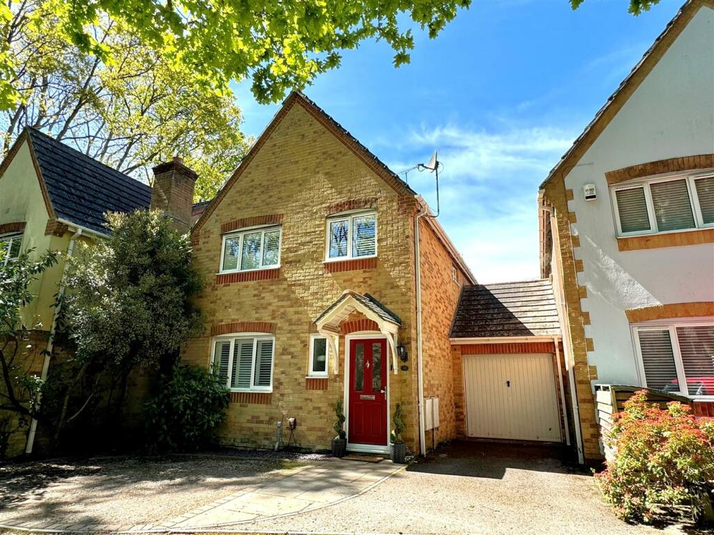 3 bedroom detached house for sale in Buchan Avenue, Whiteley, PO15