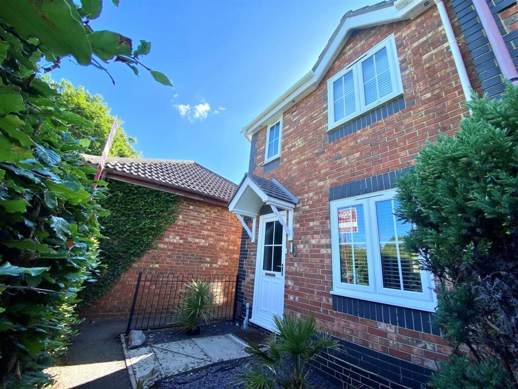 2 bedroom end of terrace house for sale in Rosemary Gardens, Whiteley, PO15