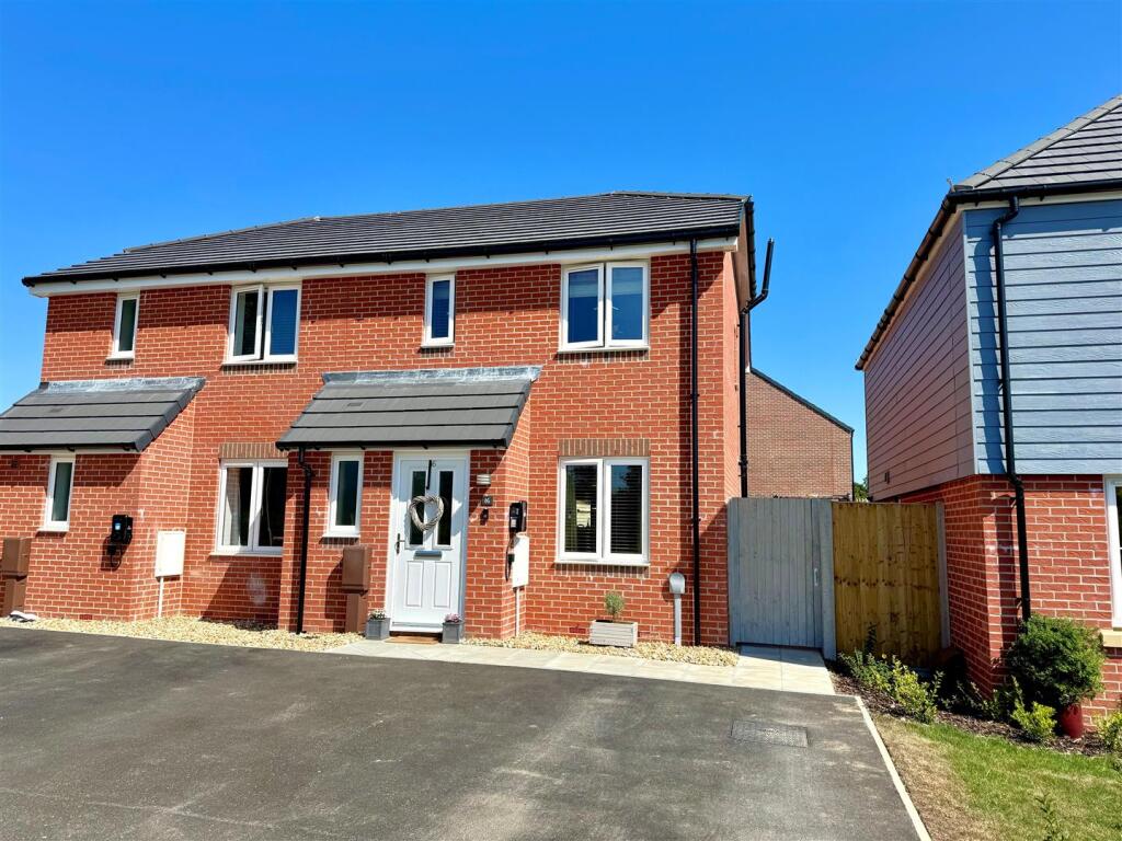 Main image of property: Great Copper Thorn, Stubbington