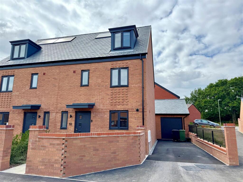 Main image of property: Fieldfare Road, Whiteley