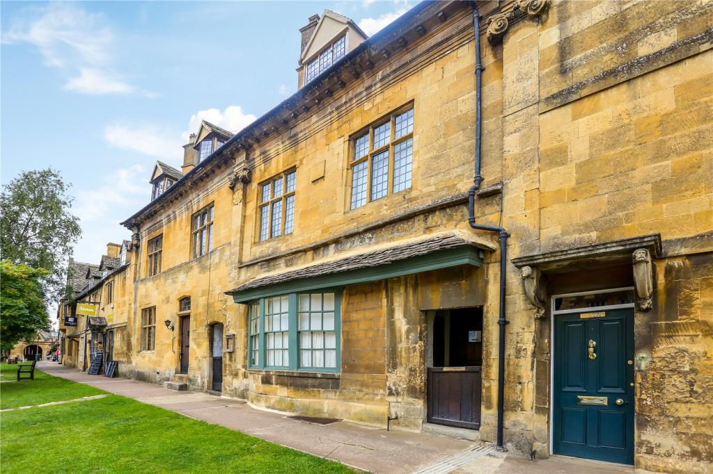 5 bedroom terraced house for rent in High Street, Chipping Campden