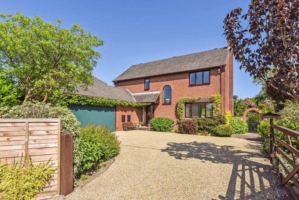 4 bedroom detached house for sale in Swanmore, SO32