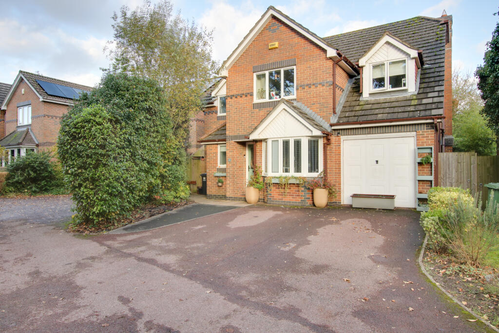 4 bedroom detached house for sale in Fair Oak, SO50