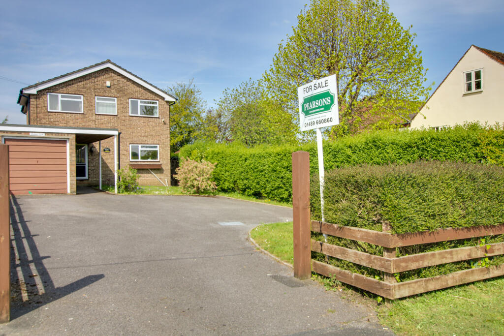 4 bedroom house for sale in Waltham Chase No Chain, SO32
