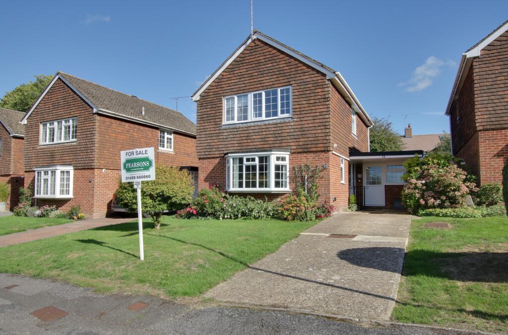 Main image of property: BISHOP'S WALTHAM TOWN CENTRE - NO CHAIN