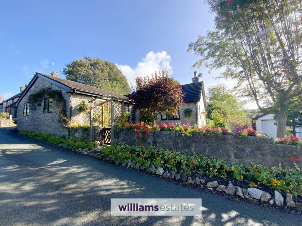 3 bedroom detached bungalow for sale in Llandegla Road, Llanarmonyn