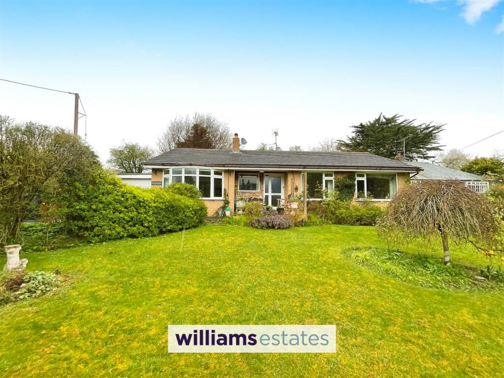 3 bedroom bungalow for sale in Cilcain Road, Pantymwyn, Mold, CH7