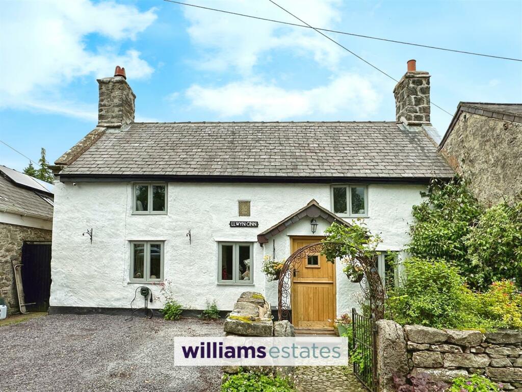 4 bedroom house for sale in LlanarmonYnIal, CH7