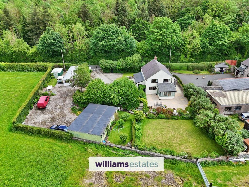 3 bedroom detached house for sale in Cefn Bychan Road, Pantymwyn, CH7