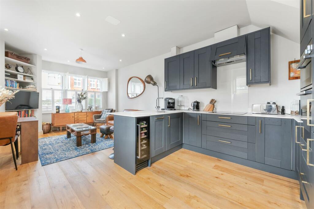 3 bedroom house for sale in Brookwood Road, London, SW18