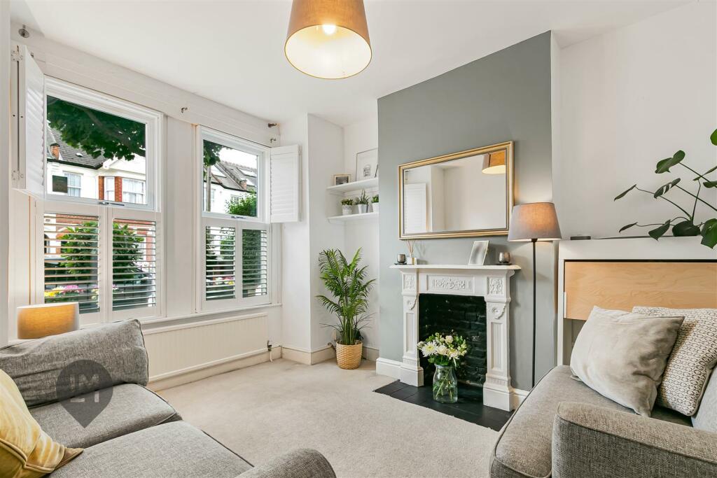 2 bedroom for sale in Brookwood Road, London, SW18
