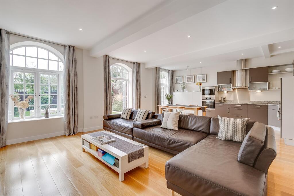 Main image of property: Arcadian Place, London