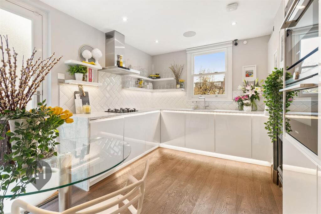 Main image of property: Balvernie Grove, London