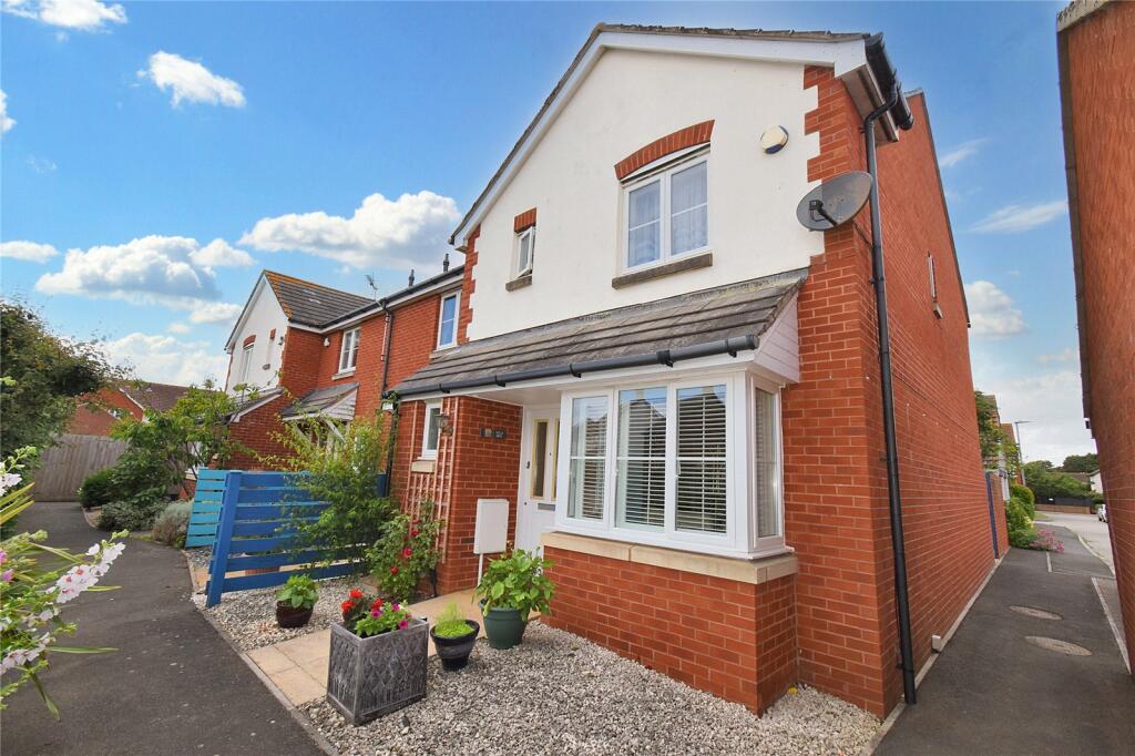 3 bedroom end of terrace house for sale in Holm View, Watchet, Somerset