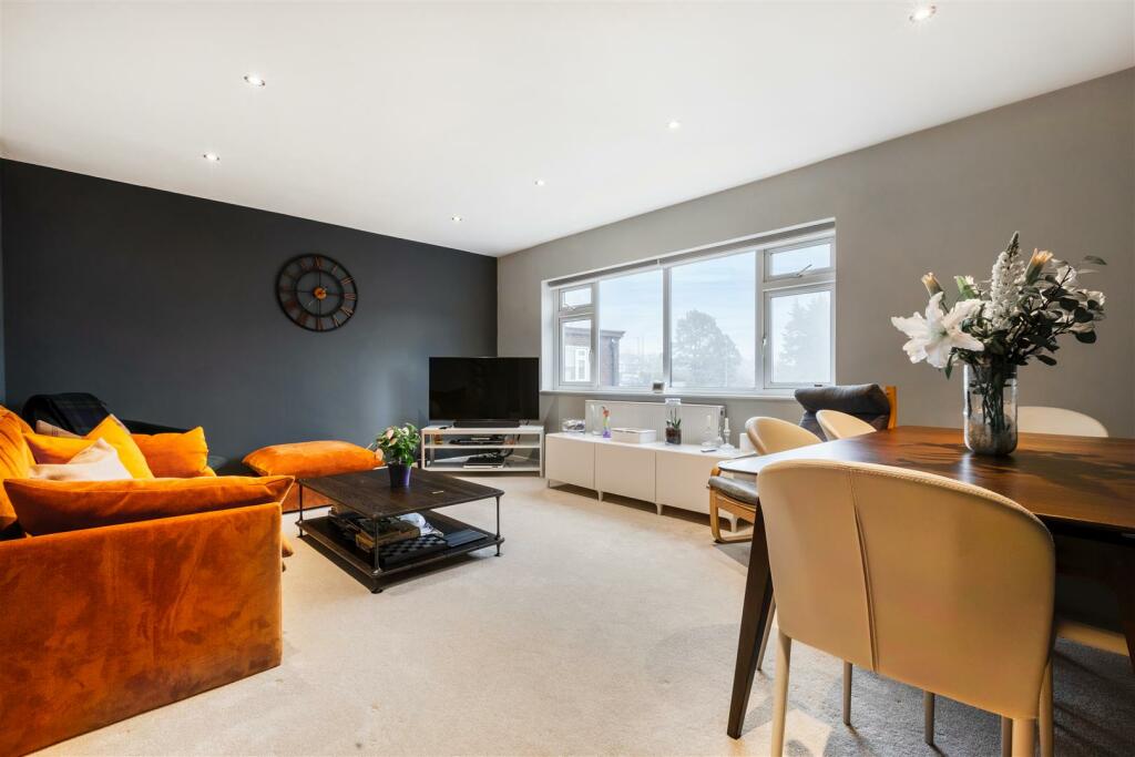 3 bedroom apartment for sale in Dyke Road Avenue, Hove, BN3