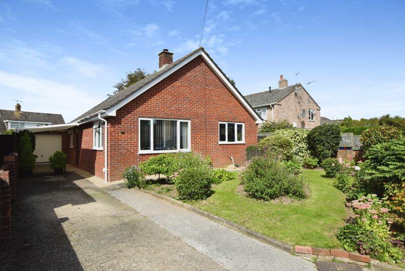 3 bedroom bungalow for sale in Hathaway Close, StratfordsubCastle