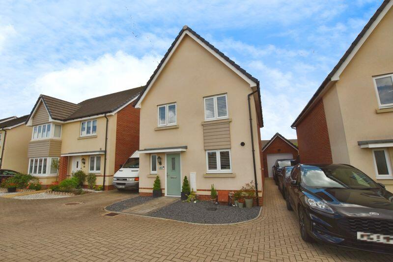 4 bedroom detached house for sale in Nicolson Vale, Salisbury ***NO