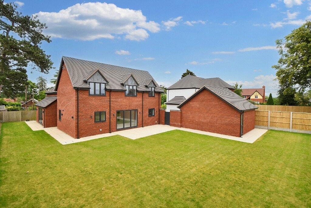 4 bedroom detached house for sale in Malvern Road, St Johns, Worcester