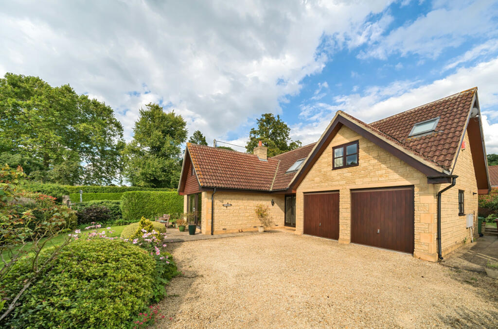 4 bedroom detached house for sale in Halfpenny Row, Rode, Frome
