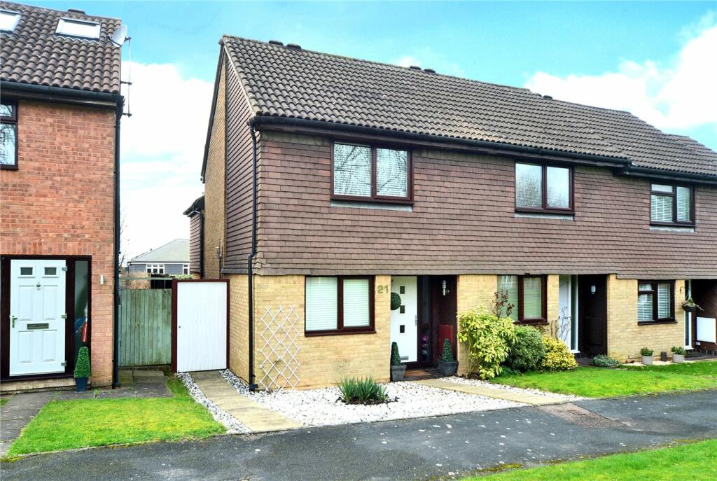 2 bedroom end of terrace house for sale in Hillside Close, Banstead