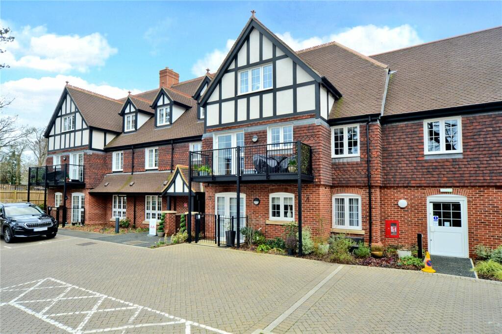 2 bedroom apartment for sale in Bolters Lane, Banstead, Surrey, SM7