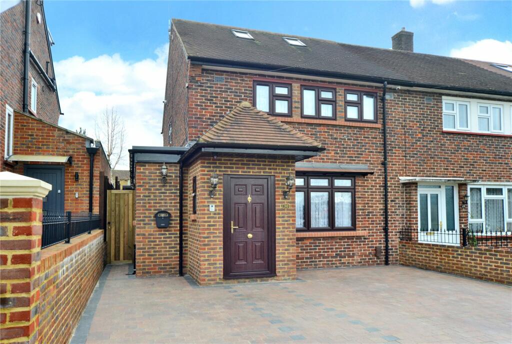 3 bedroom semidetached house for sale in Dundrey Crescent, Merstham