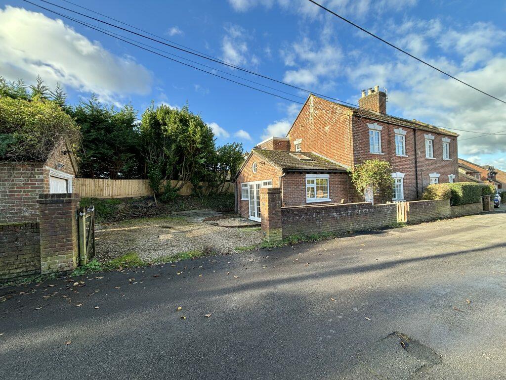 3 bedroom semidetached house for sale in Marsh Lane, Yeovil, Somerset