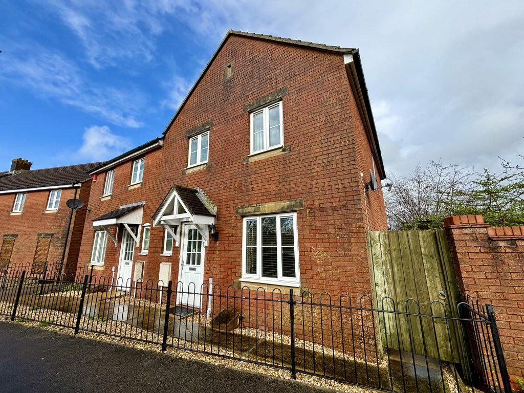 3 bedroom semidetached house for sale in Merevale Way, Yeovil