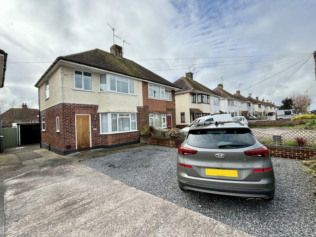 3 bedroom semidetached house for sale in Eliotts Drive, Yeovil