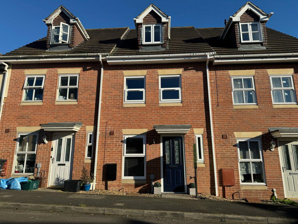 3 bedroom town house for sale in Ermine Street, Yeovil, Somerset, BA21
