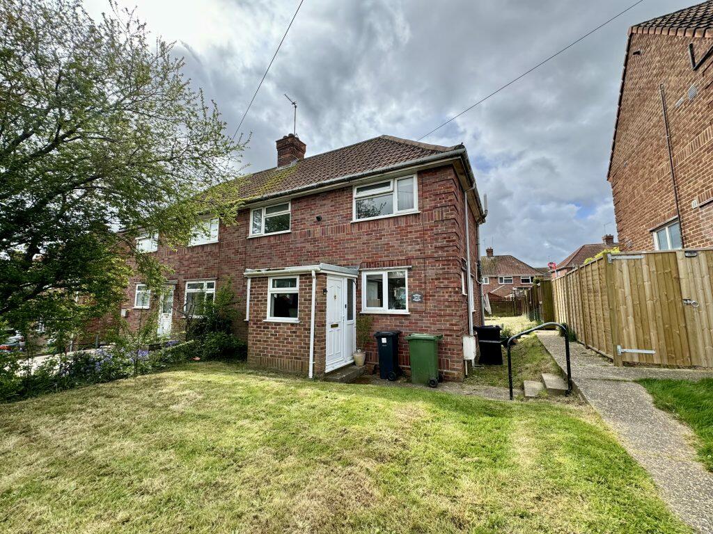 3 bedroom semidetached house for sale in St. Michaels Avenue, Yeovil