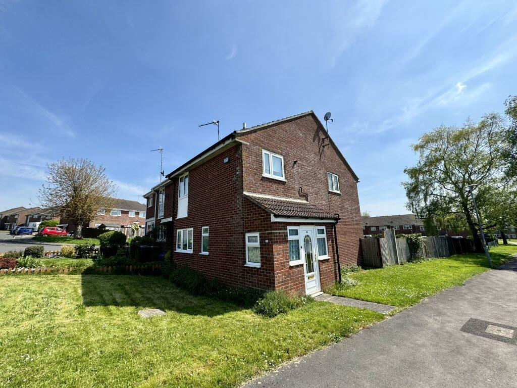 3 bedroom end of terrace house for sale in Runnymede Road, Yeovil, Somerset, BA21
