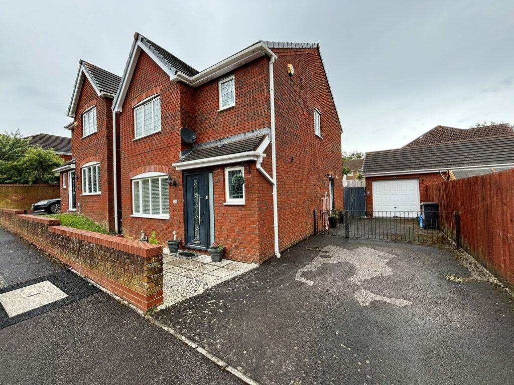 3 bedroom detached house for sale in College Green, Yeovil, Somerset, BA21