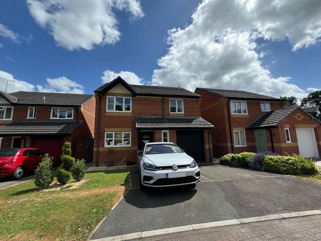 4 bedroom detached house for sale in Fennel Way, Yeovil, Somerset, BA22