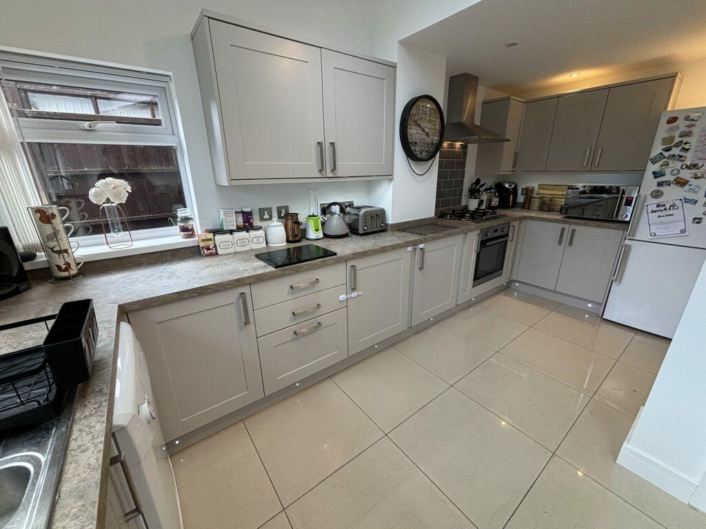 Additional property image - Yew Tree Close, Yeovil, Somerset, BA20