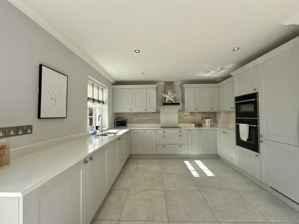 Additional property image - Shepherd Close, Yeovil, Somerset, BA21