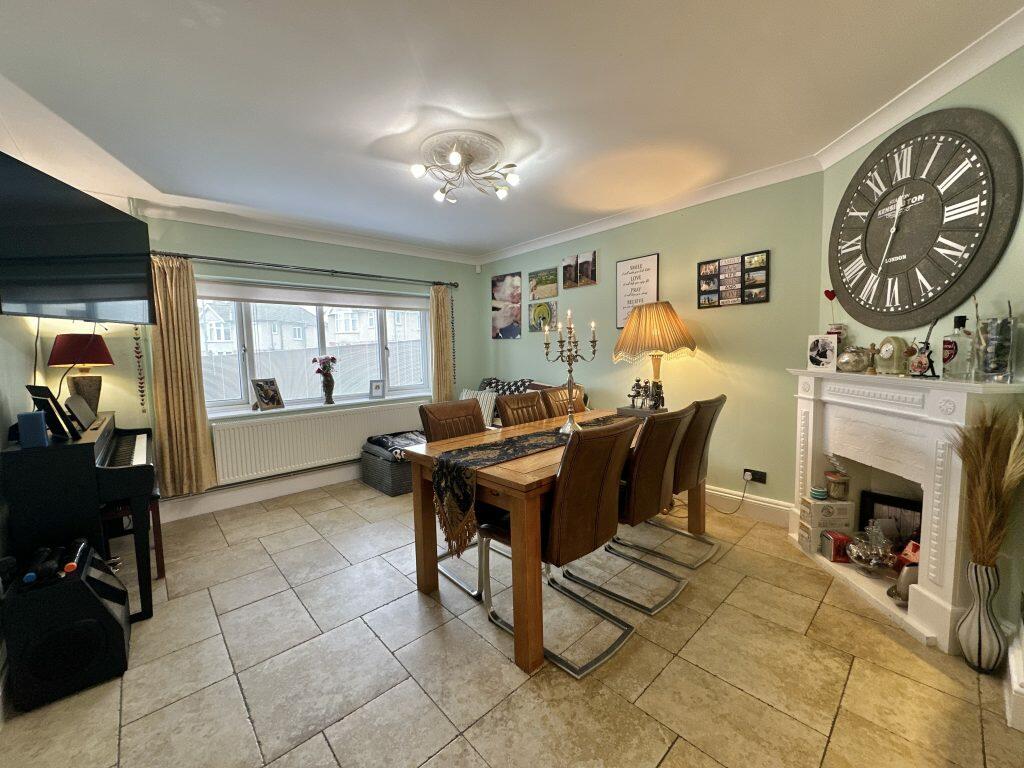 Additional property image - Swallowcliffe Gardens, Yeovil, Somerset, BA20