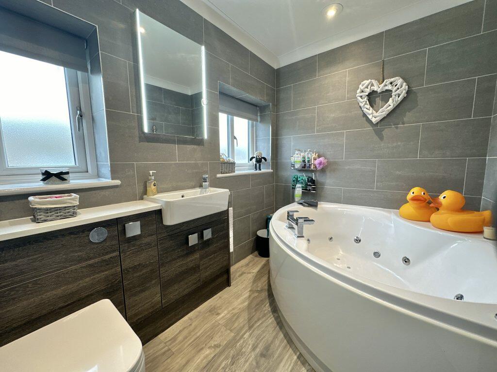 Additional property image - Swallowcliffe Gardens, Yeovil, Somerset, BA20