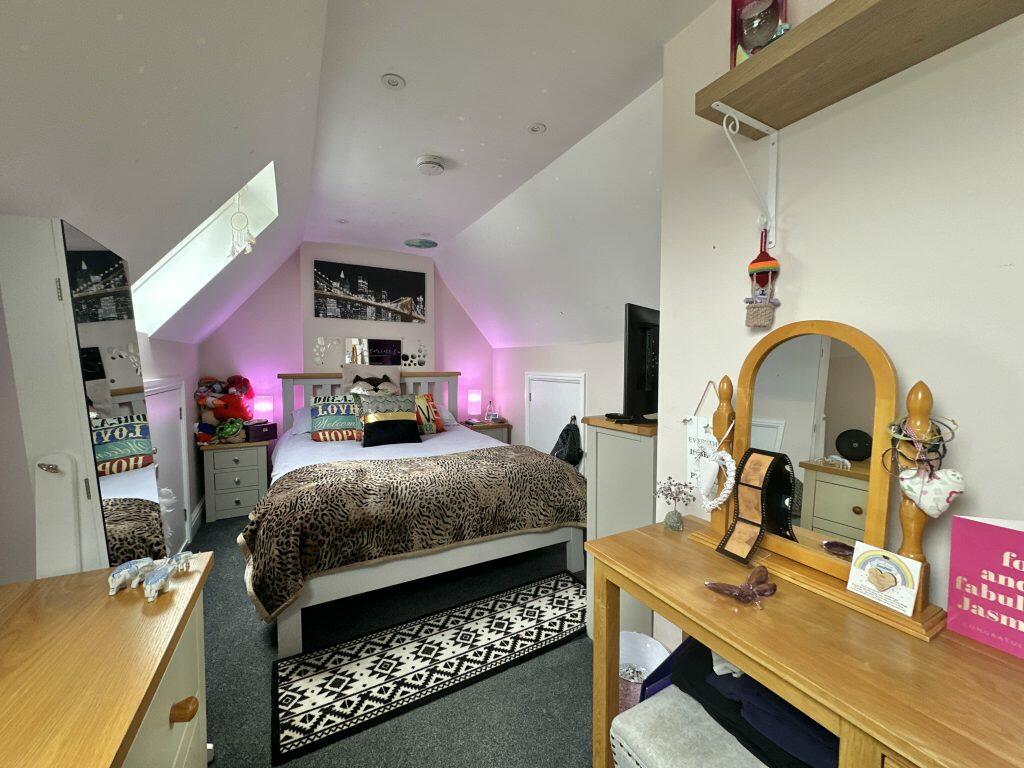 Additional property image - Swallowcliffe Gardens, Yeovil, Somerset, BA20