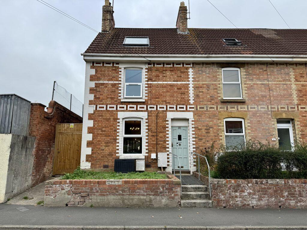 4 bedroom end of terrace house