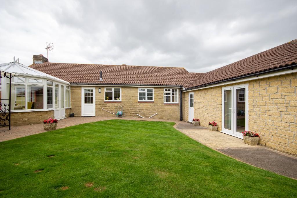 4-bedroom-detached-bungalow-for-sale-in-the-cleve-yeovil-somerset