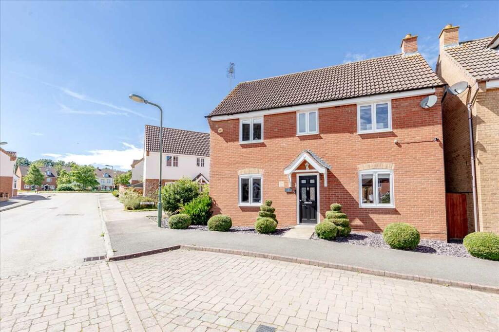 4 bedroom detached house for sale in O'Neill Road, Grange Farm, Milton