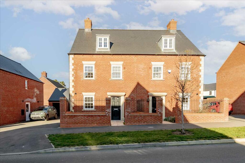 4 bedroom semidetached house for sale in Hexham Street, Towcester, NN12