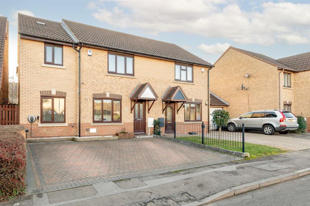 4 bedroom semidetached house for sale in Lamberhurst Grove, Kents Hill