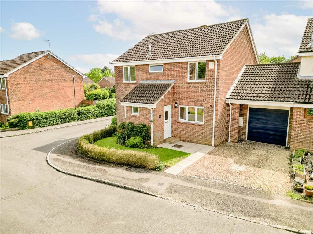 4 bedroom link detached house for sale in Summerhayes, Great Linford