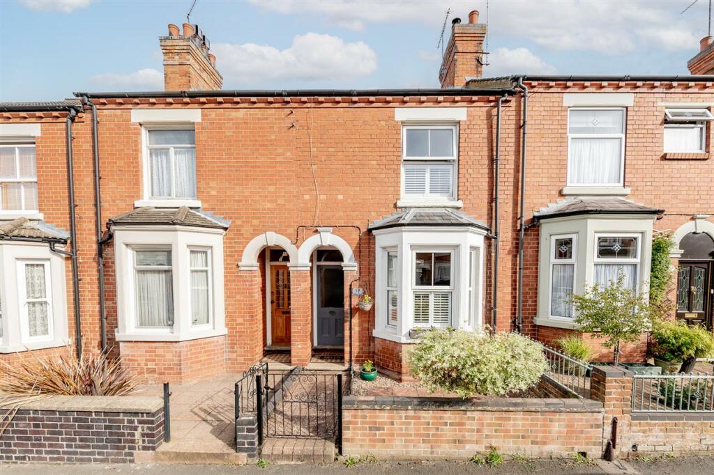 3 bedroom terraced house for sale in Jersey Road, Wolverton, Milton