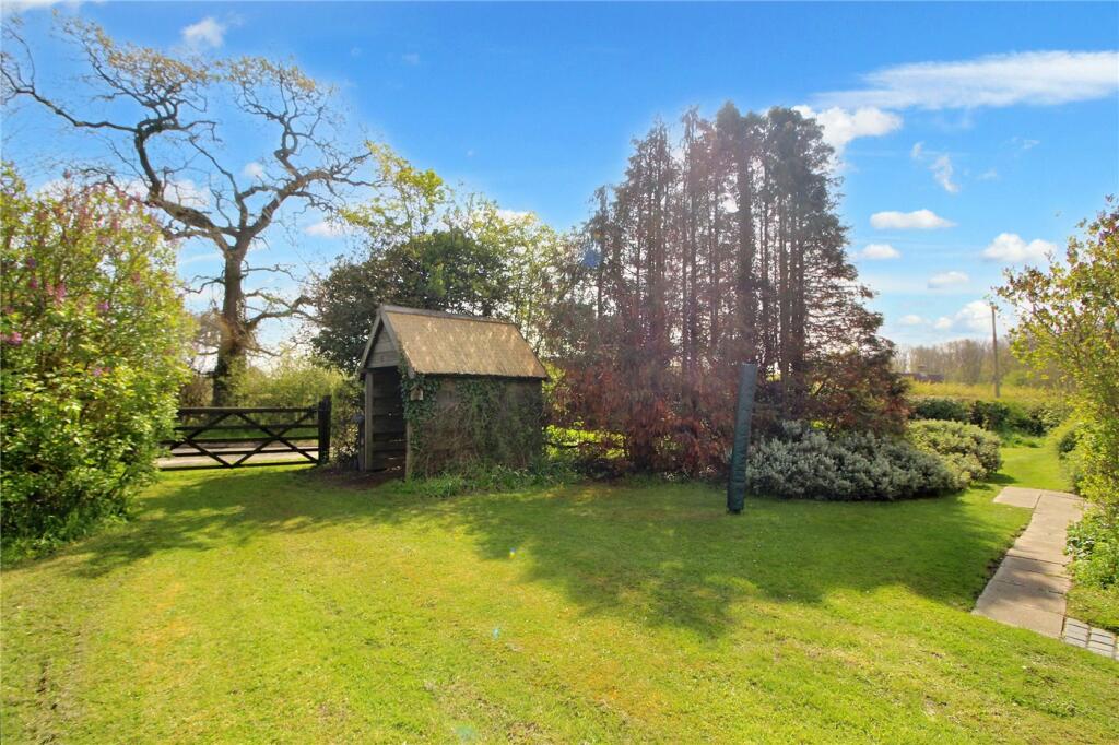 4 bedroom bungalow for sale in Burgate Lane, Alpington, Norwich