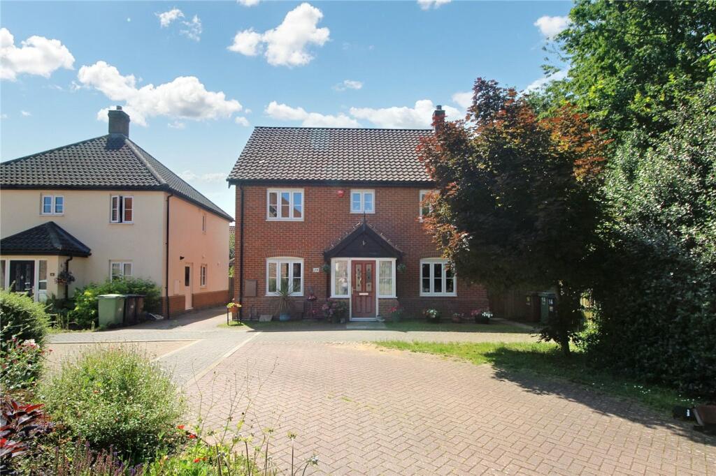 4 bedroom detached house for sale in Collingwood Close, Poringland