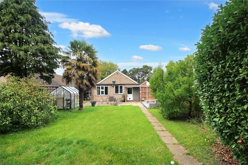3 bedroom bungalow for sale in Birchfield Gardens, Mulbarton, Norwich